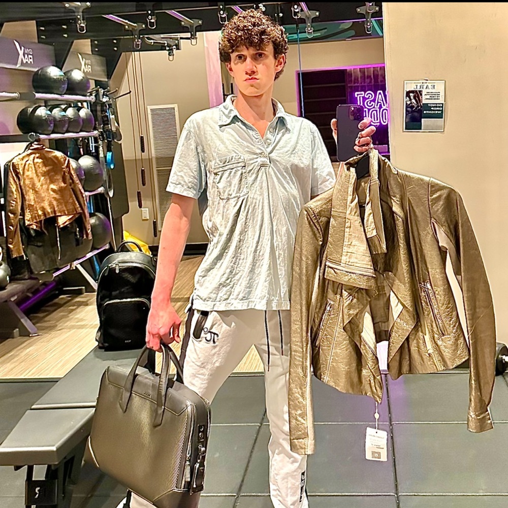 Meet your Posher, Alec